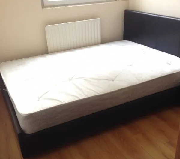 3 bed room flat just minutes from tube station