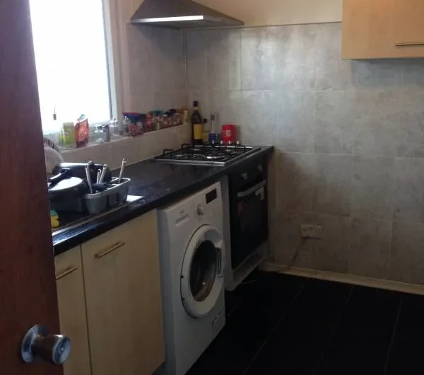 3 bed room flat just minutes from tube station