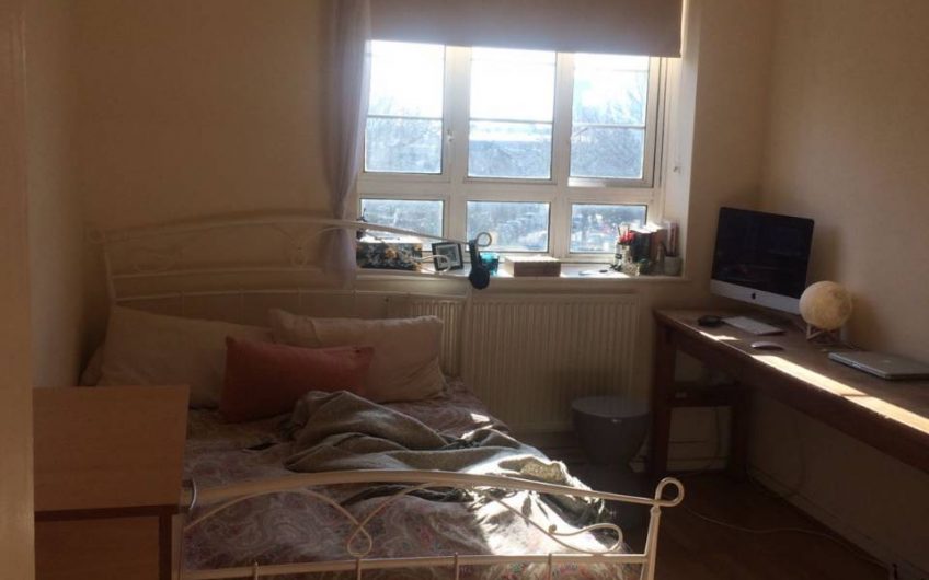 – UNDER OFFER – 3 bed room flat with open plan kitchen /diner