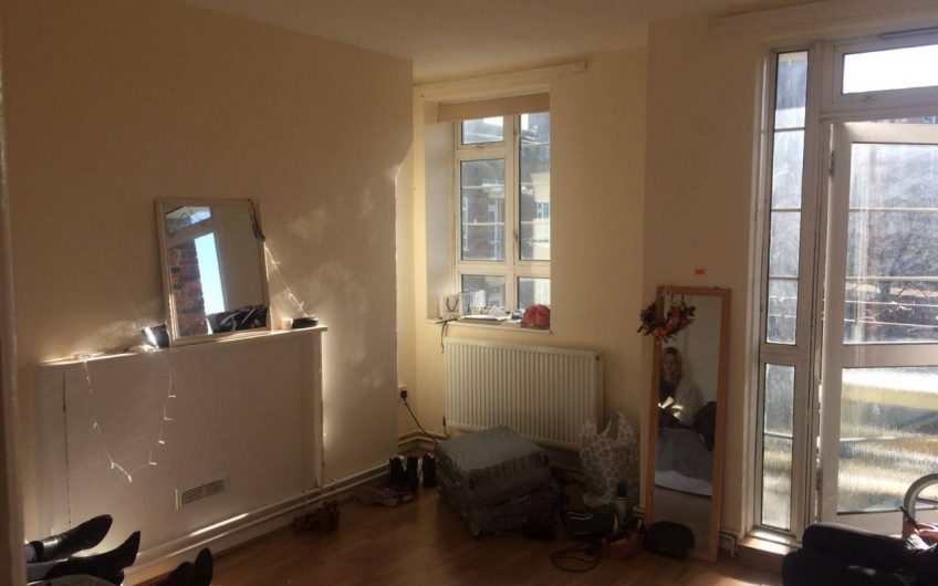 – UNDER OFFER – 3 bed room flat with open plan kitchen /diner