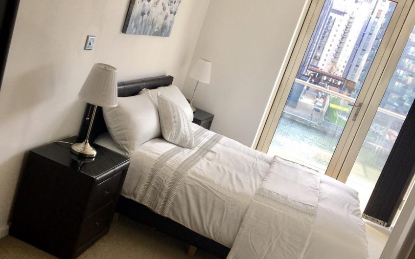 – UNDER OFFER- 3 rooms property with kitchen diner and river view