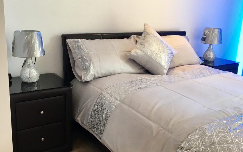 – UNDER OFFER- 3 rooms property with kitchen diner and river view