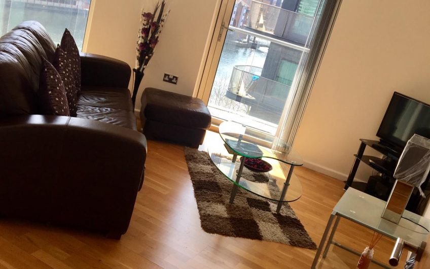 – UNDER OFFER- 3 rooms property with kitchen diner and river view