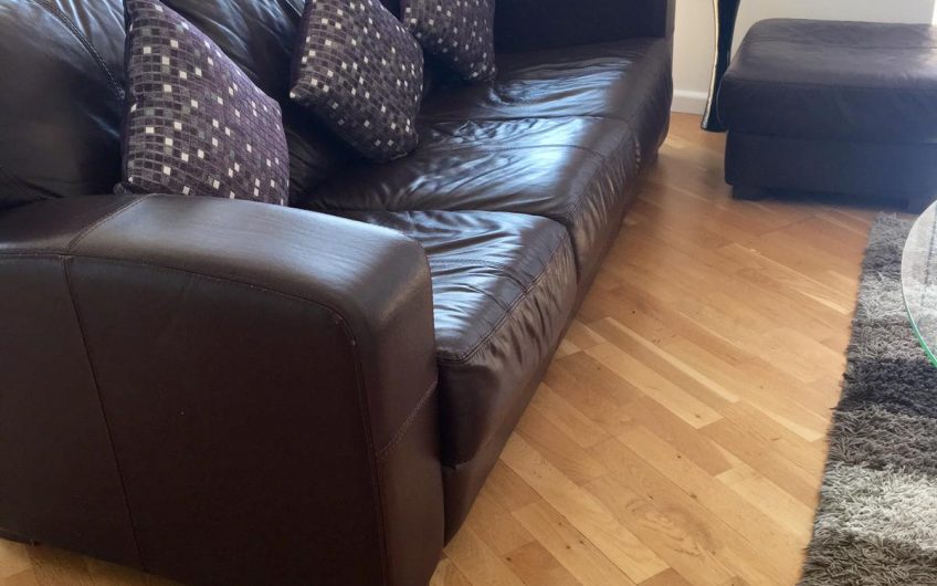 – UNDER OFFER- 3 rooms property with kitchen diner and river view