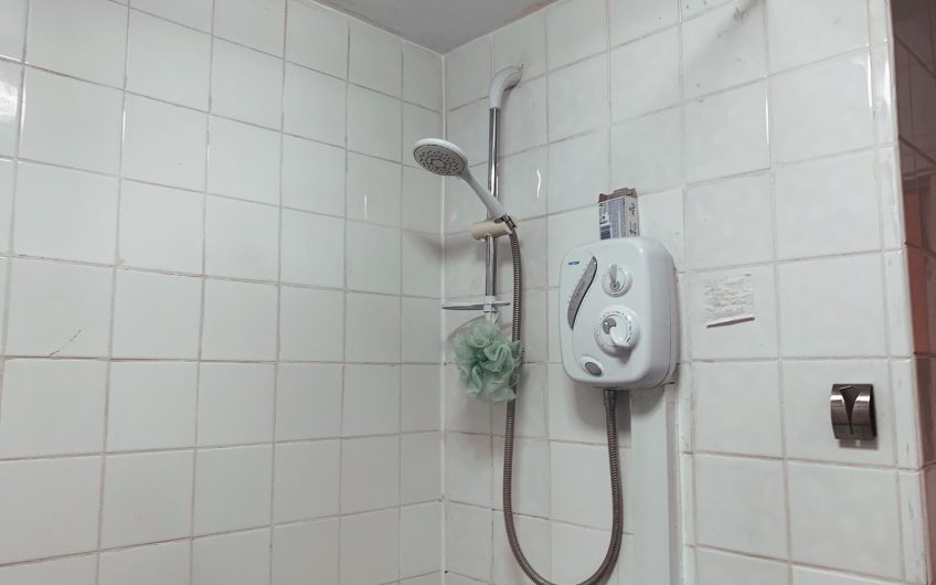 3 bed room flat with separate lounge