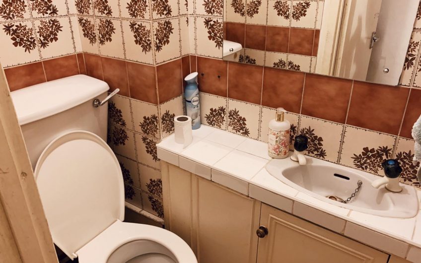 3 bed room flat with separate lounge