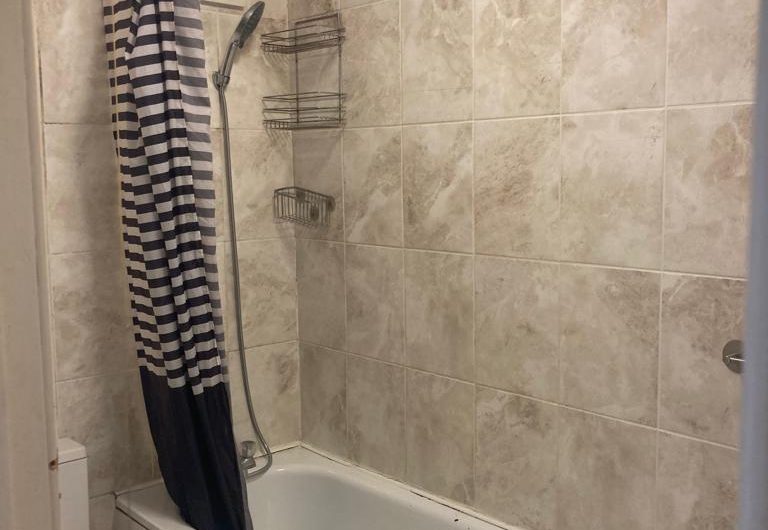–UNDER OFFER– 2 rooms flat with neat and cosy kitchen and bathroom